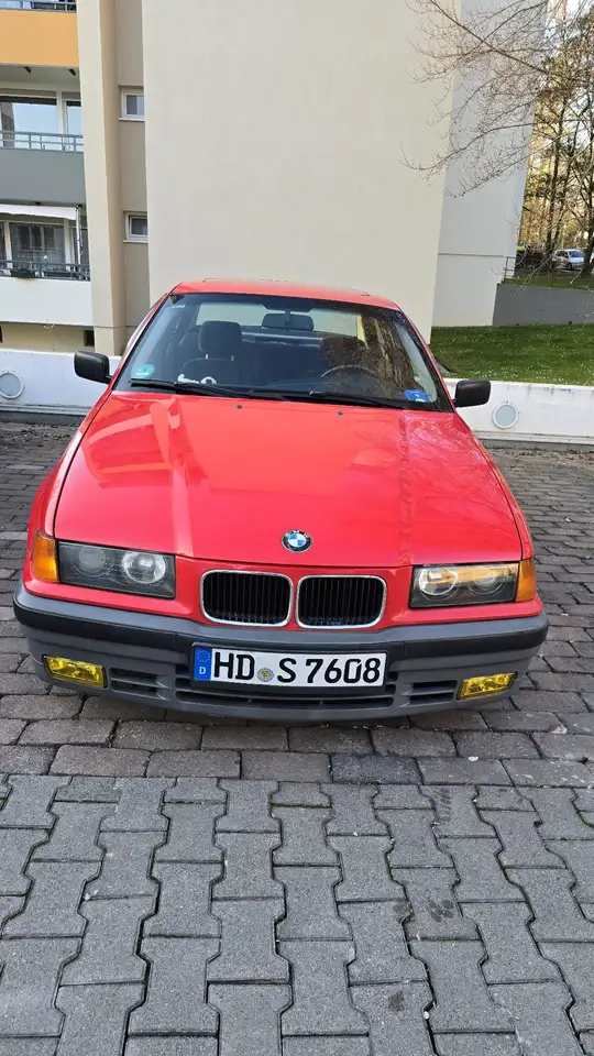 BMW 318i, foto 2