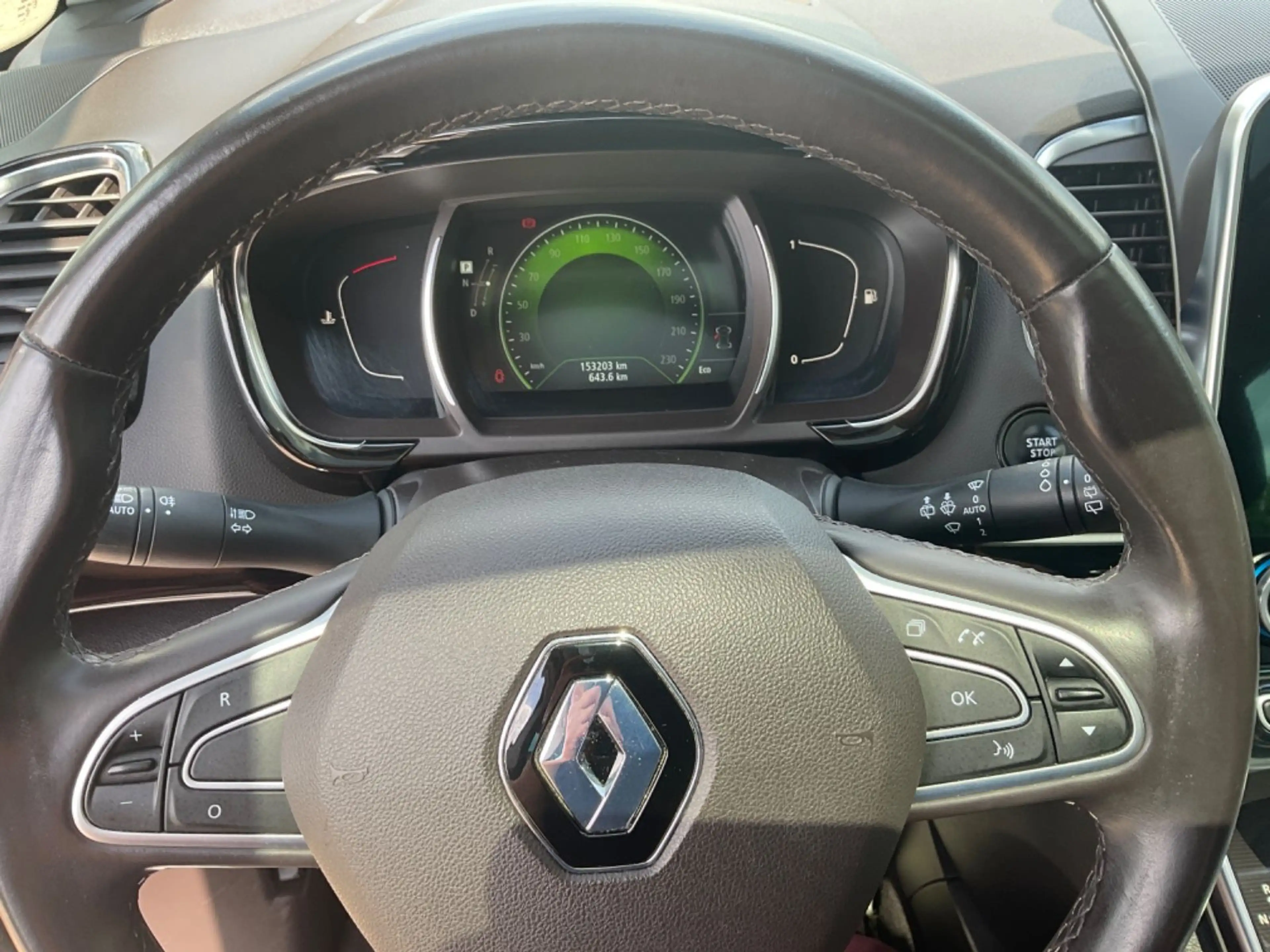 Renault Espace V Intens — photo 9