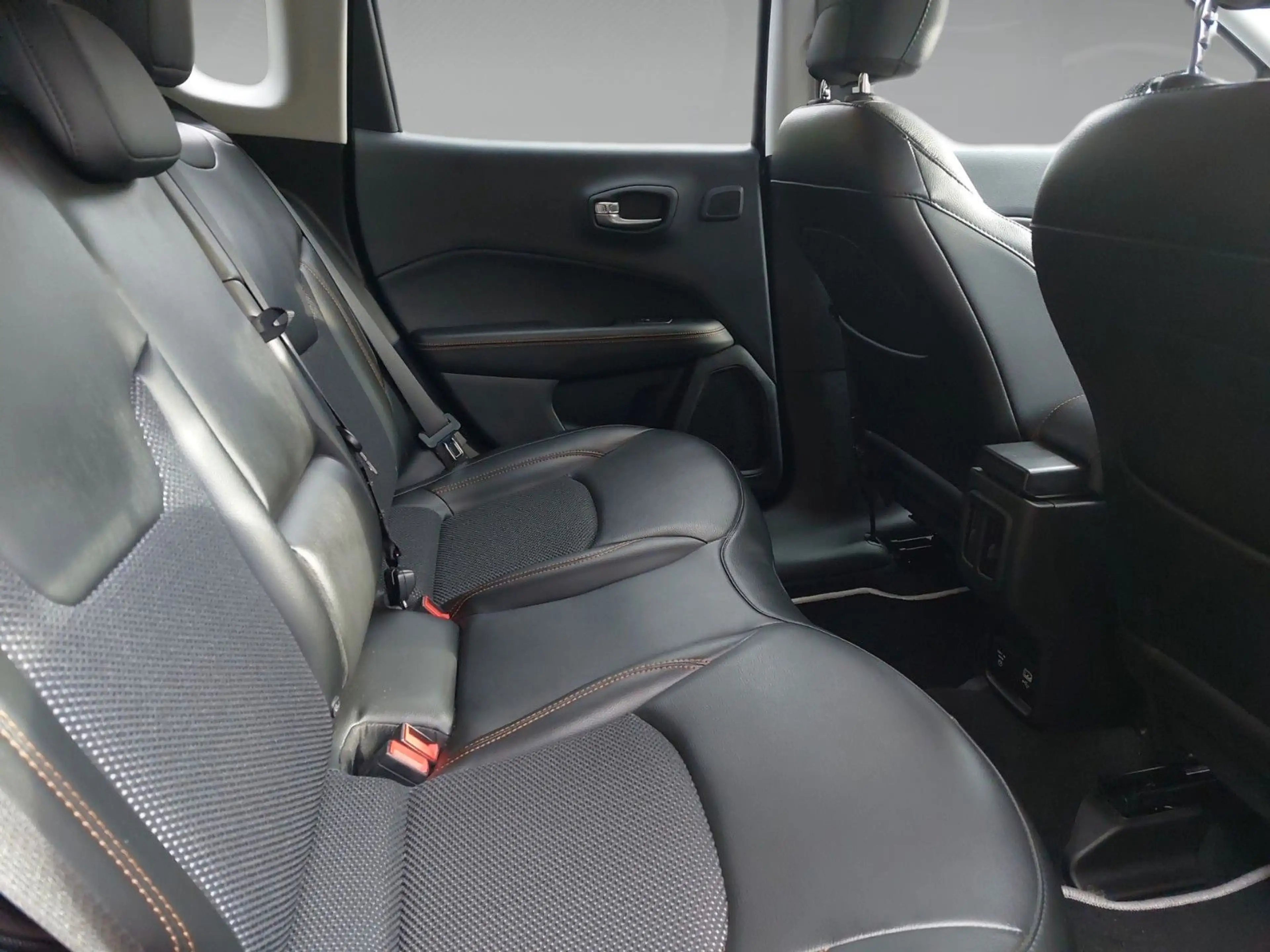 Jeep Compass LIMITED 4WD SHZ LHZ PDC KAMERA NAVI PARKPILOT — photo 5
