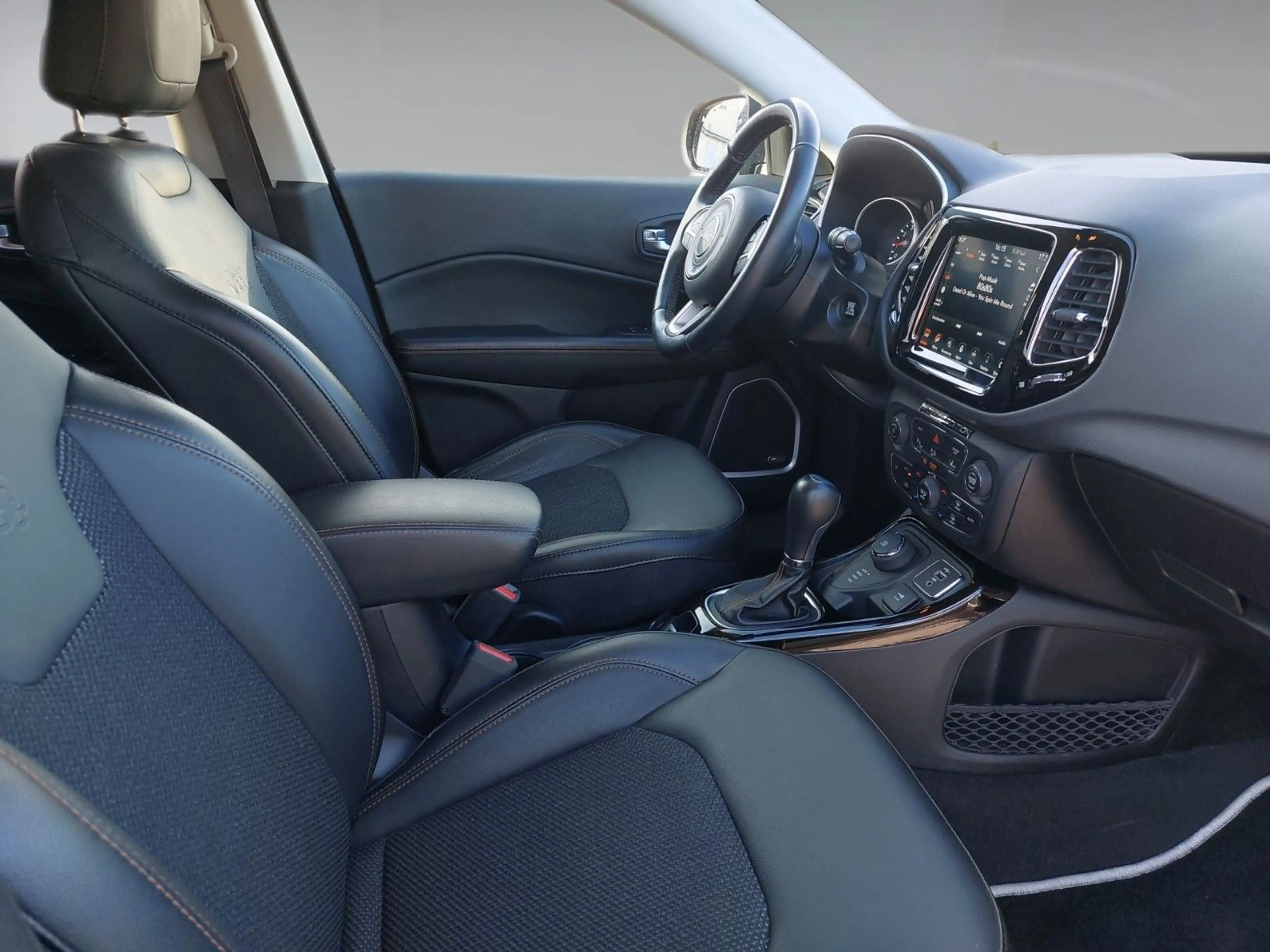 Jeep Compass LIMITED 4WD SHZ LHZ PDC KAMERA NAVI PARKPILOT — photo 4