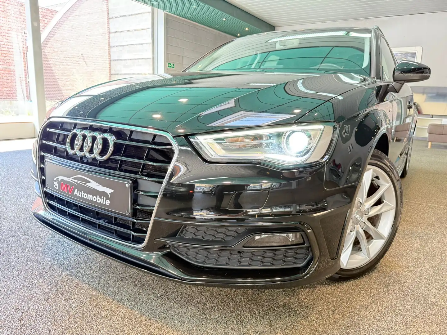 Audi A3 Sportback 1.6TDi Ambition S line * Navi * Xénon Nero - 1