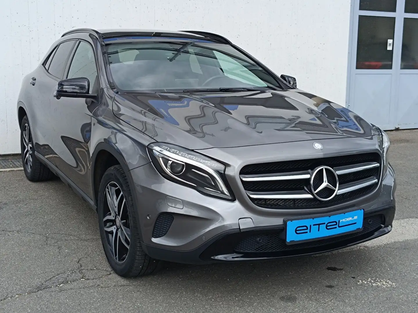 Mercedes-Benz GLA 200 Urban Score Panorama Bi-Xenon PDC TWA Grau - 2
