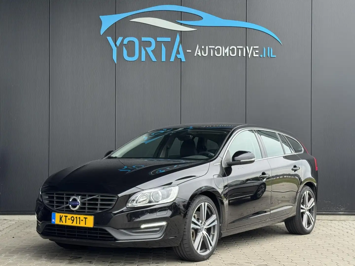 Volvo V60 2.4 D5 Twin Engine NL AUTO*PDC*NAVI*XENON*LM VELGE Noir - 1