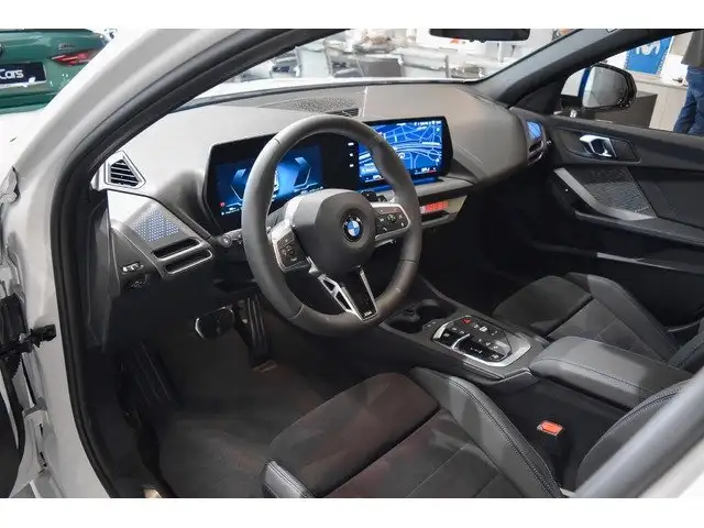 BMW 1 Series view 3