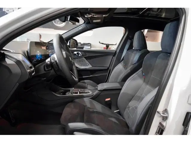 BMW 1 Series view 5