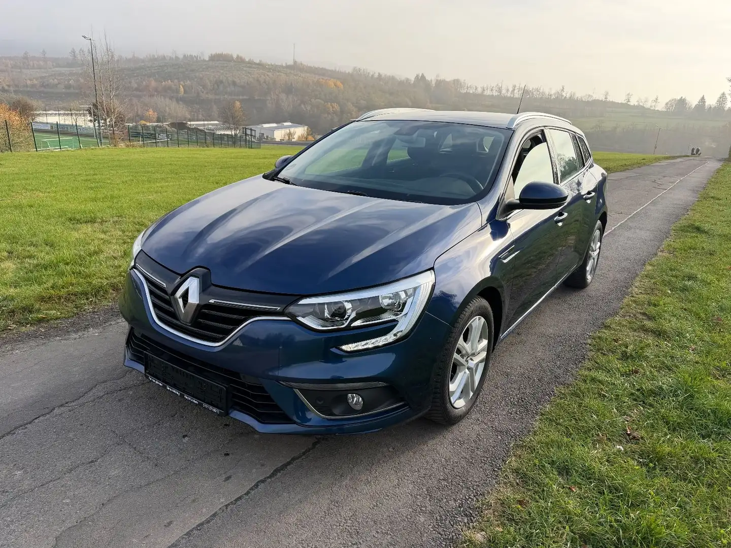 Renault Megane IV Grandtour Business Edition Bleu - 1