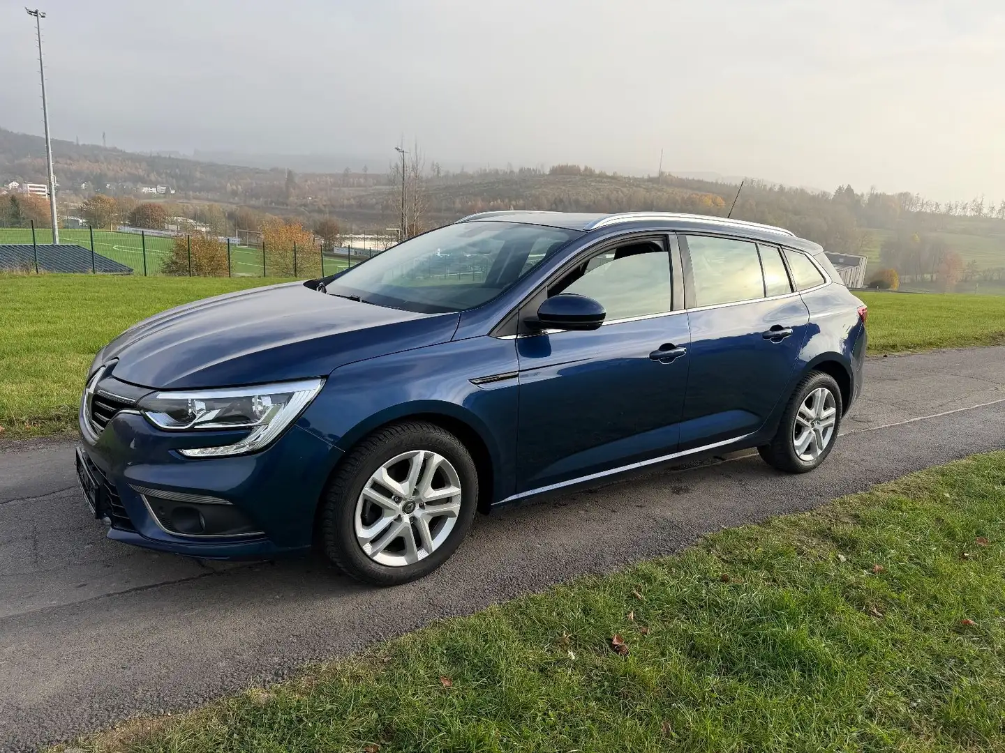 Renault Megane IV Grandtour Business Edition Bleu - 2