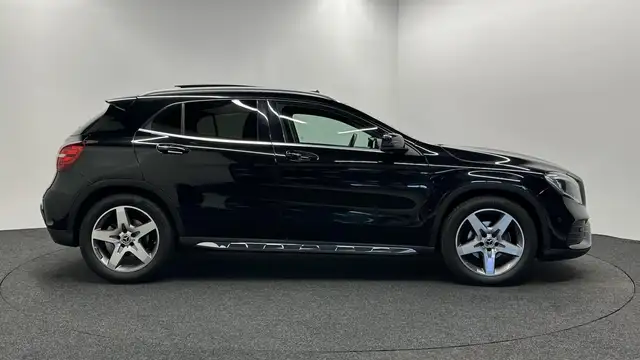 Mercedes-Benz Gla Class view 9