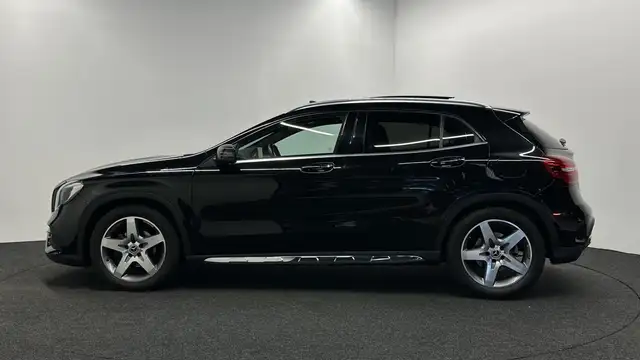 Mercedes-Benz Gla Class view 8