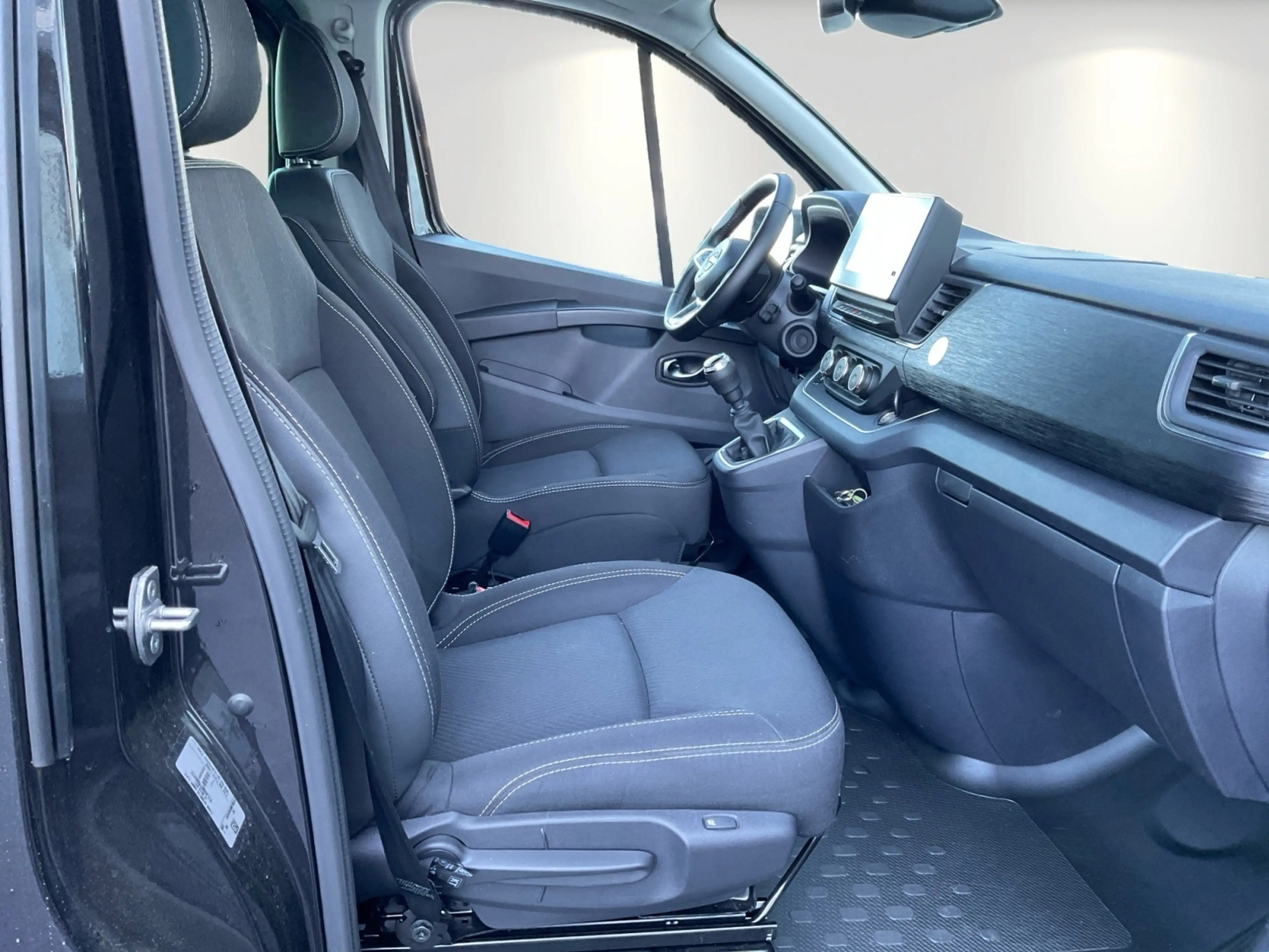 Nissan Primastar 2,8t dCI 150 8 Sitzer — photo 15