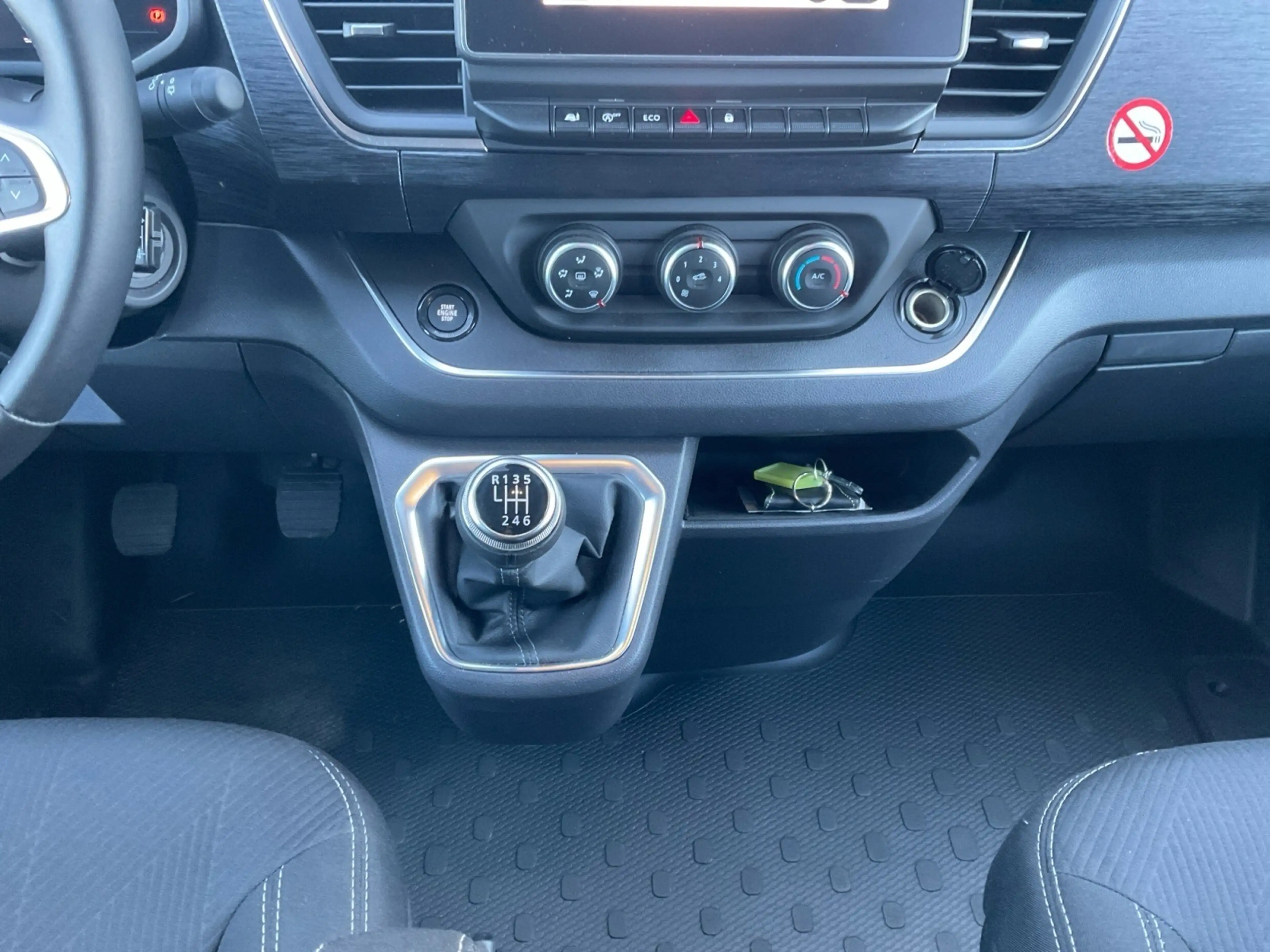 Nissan Primastar 2,8t dCI 150 8 Sitzer — photo 10