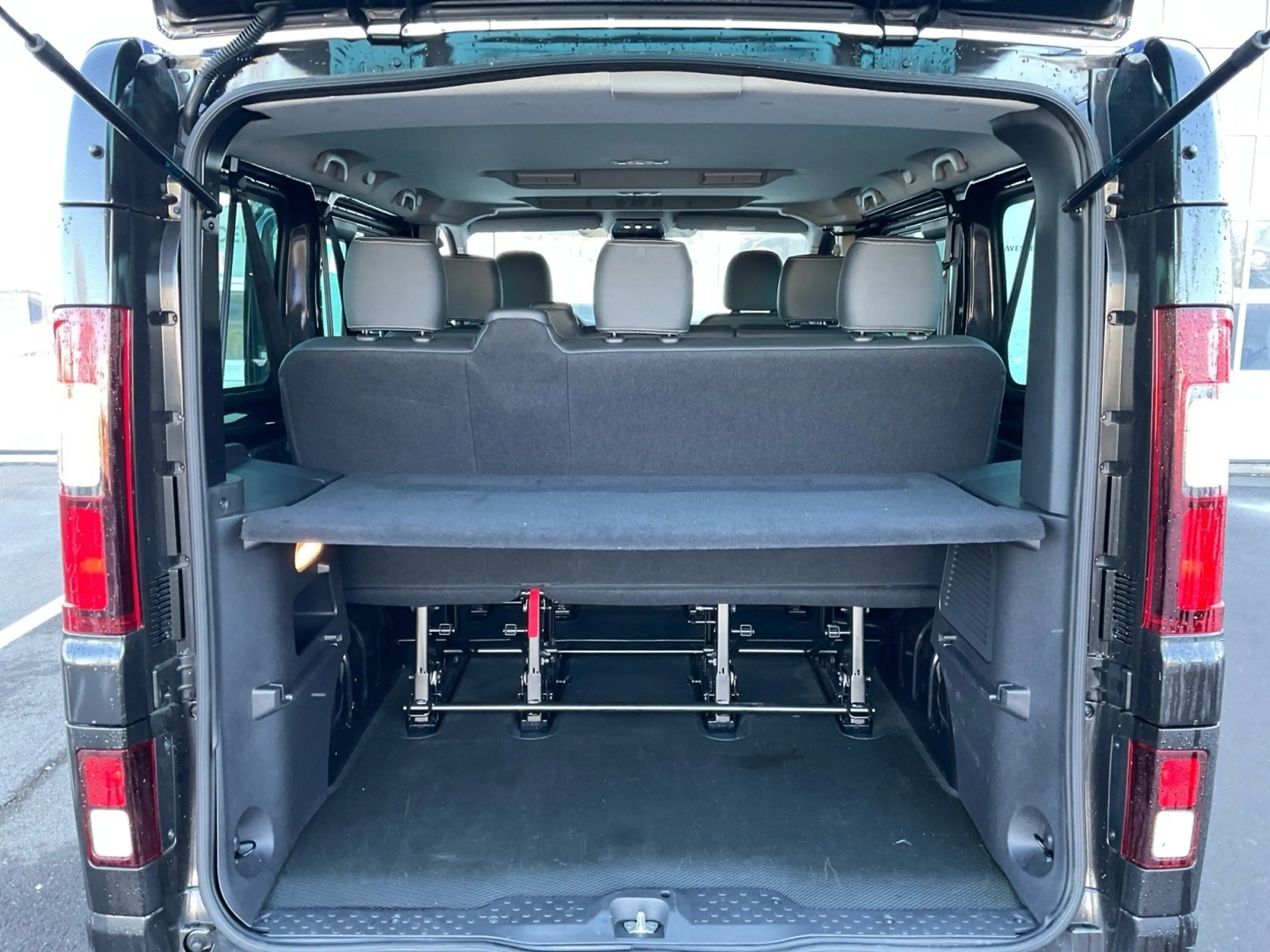 Nissan Primastar 2,8t dCI 150 8 Sitzer — photo 6