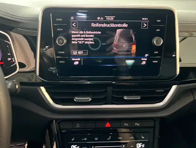 Volkswagen T-Roc view 14