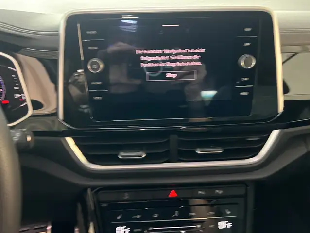 Volkswagen T-Roc view 12