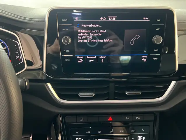 Volkswagen T-Roc view 11