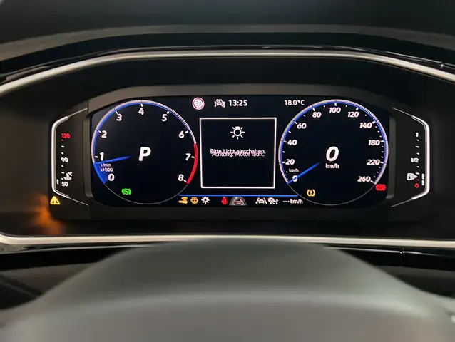 Volkswagen T-Roc view 8