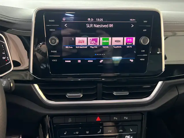 Volkswagen T-Roc view 10