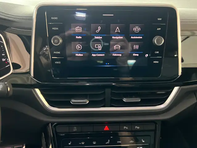 Volkswagen T-Roc view 15