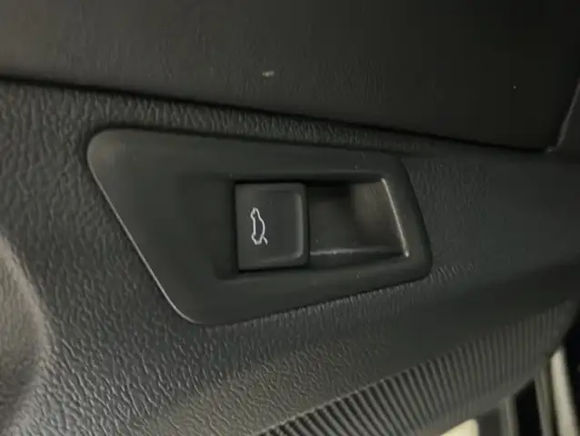 Volkswagen T-Roc view 6
