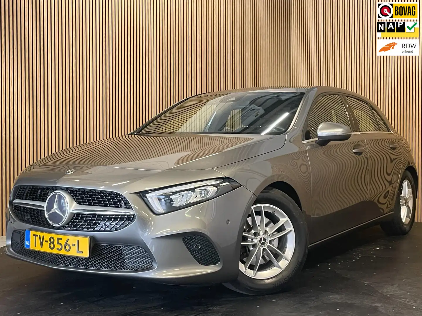 Mercedes-Benz A 180 d |LEDER|APPLE CARPLAY|ANDROID AUTO|CAMERA|CRUISE, Gris - 1