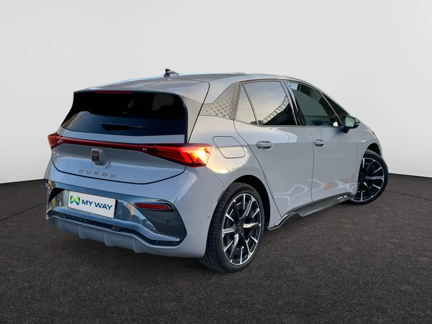 CUPRA Born eBoost 58 kWh (231pk) /// Achteruitrijcamera /// Zetelverwarming /// Apple Carplay & Android Auto /// Gris - 2