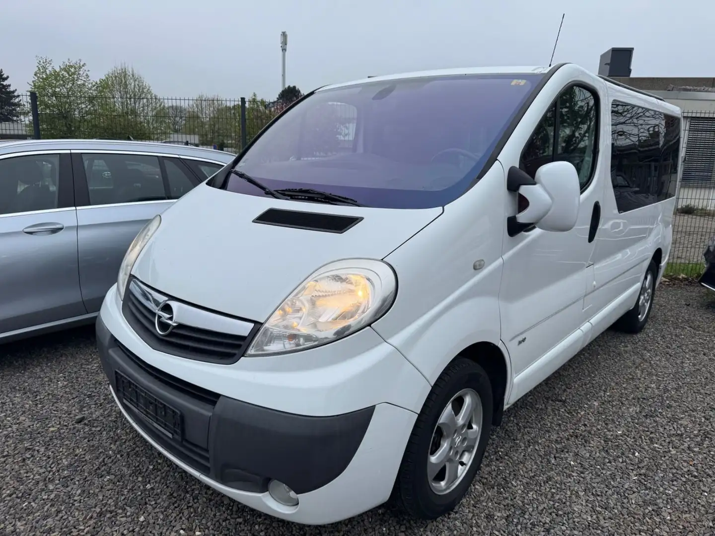 Opel Vivaro Life Cosmo Westfalia Lang - Tisch - Bett Weiß - 1