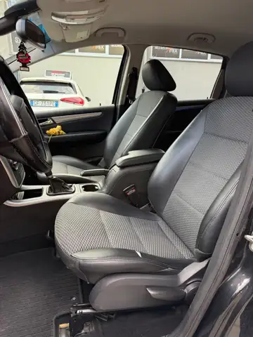 Mercedes-Benz B-Class view 5