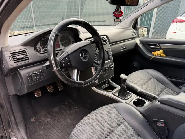 Mercedes-Benz B-Class view 7