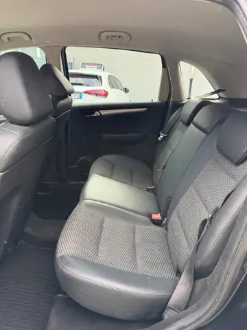 Mercedes-Benz B-Class view 6