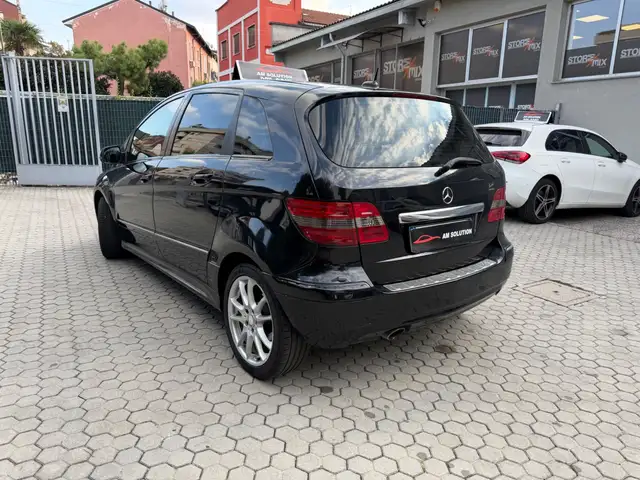 Mercedes-Benz B-Class view 4