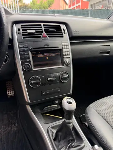 Mercedes-Benz B-Class view 9