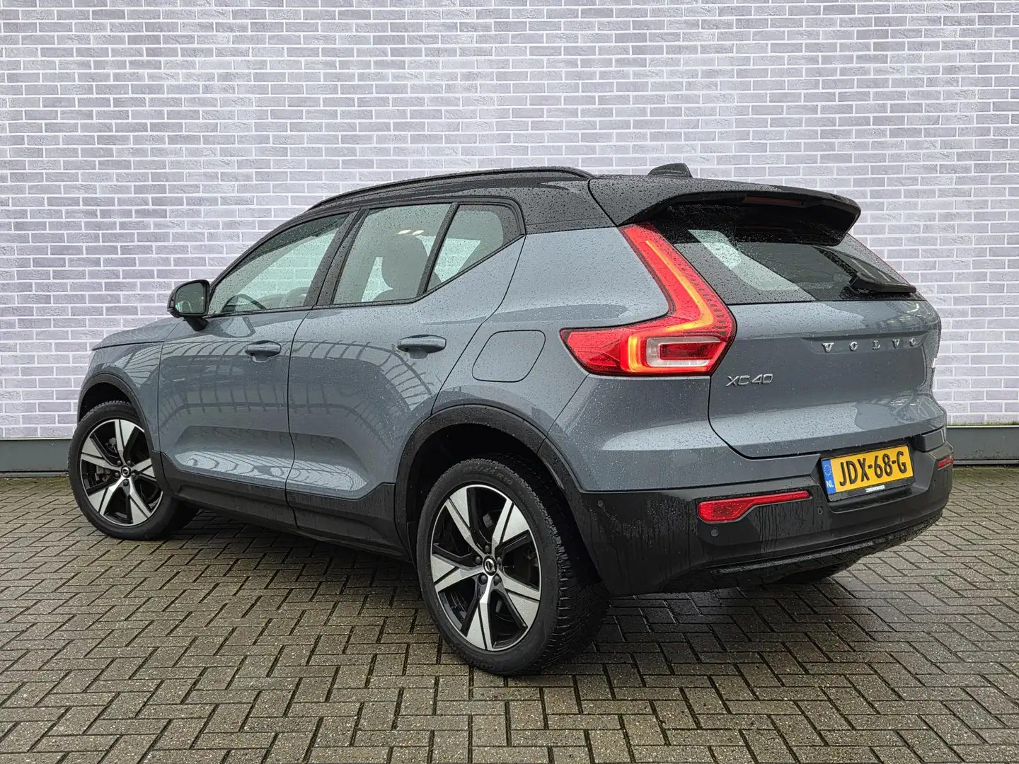 Volvo XC40 Recharge Twin Plus R-Design 408 pk AWD | All-seaso Grau - 2