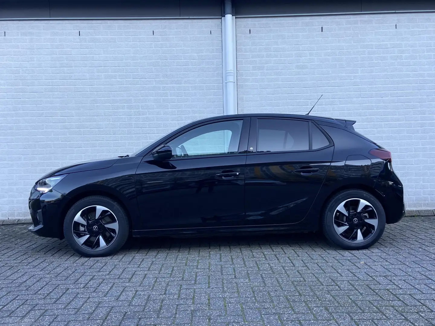 Opel Corsa-e GS EV 50 kWh 136 pk |+€2.000 SUBSIDIE|NAVI PRO 7"| Zwart - 2
