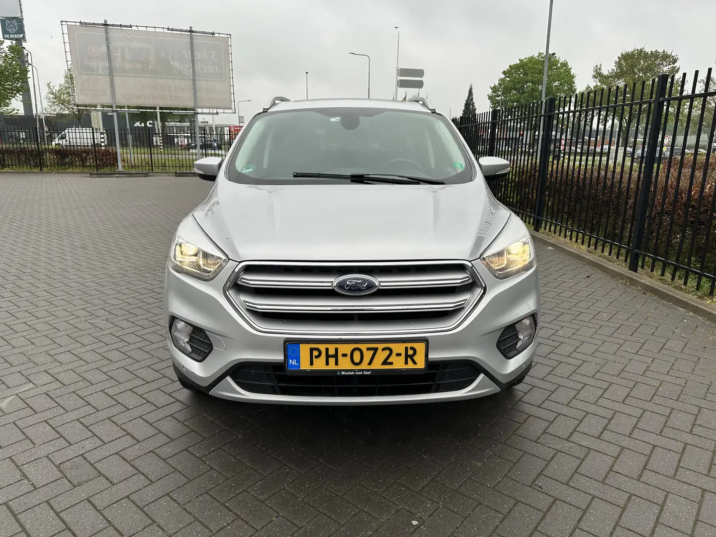 Ford Kuga 1.5 EcoB. Titanium *nieuwe motor* Grijs - 2