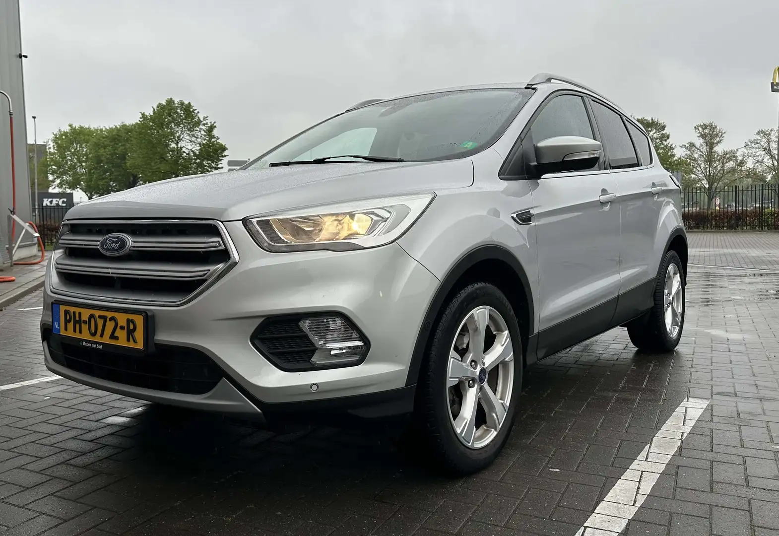 Ford Kuga 1.5 EcoB. Titanium *nieuwe motor* Grijs - 1