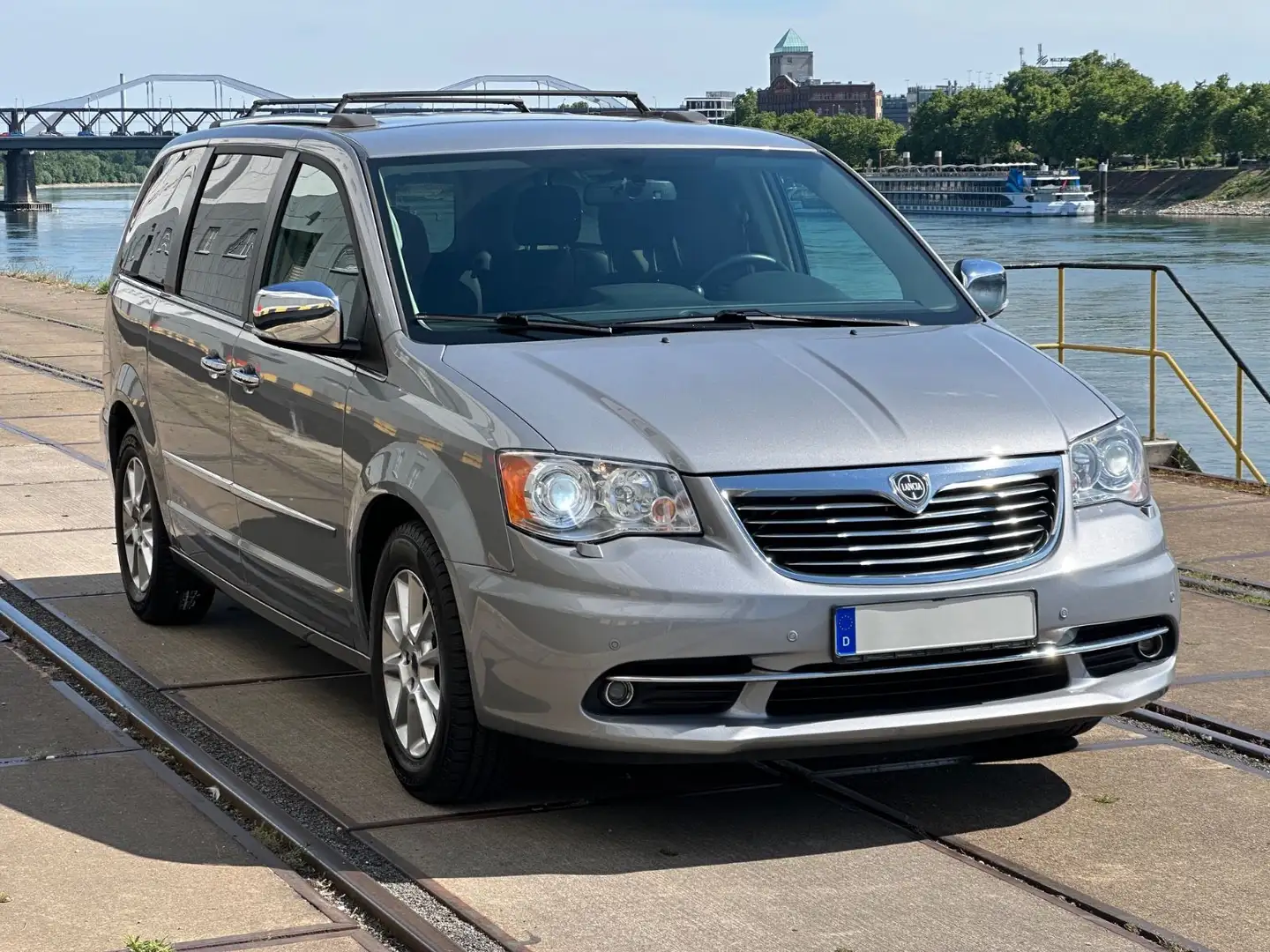 Lancia Voyager 3 Jahre Garantie **Platinum** Argento - 1