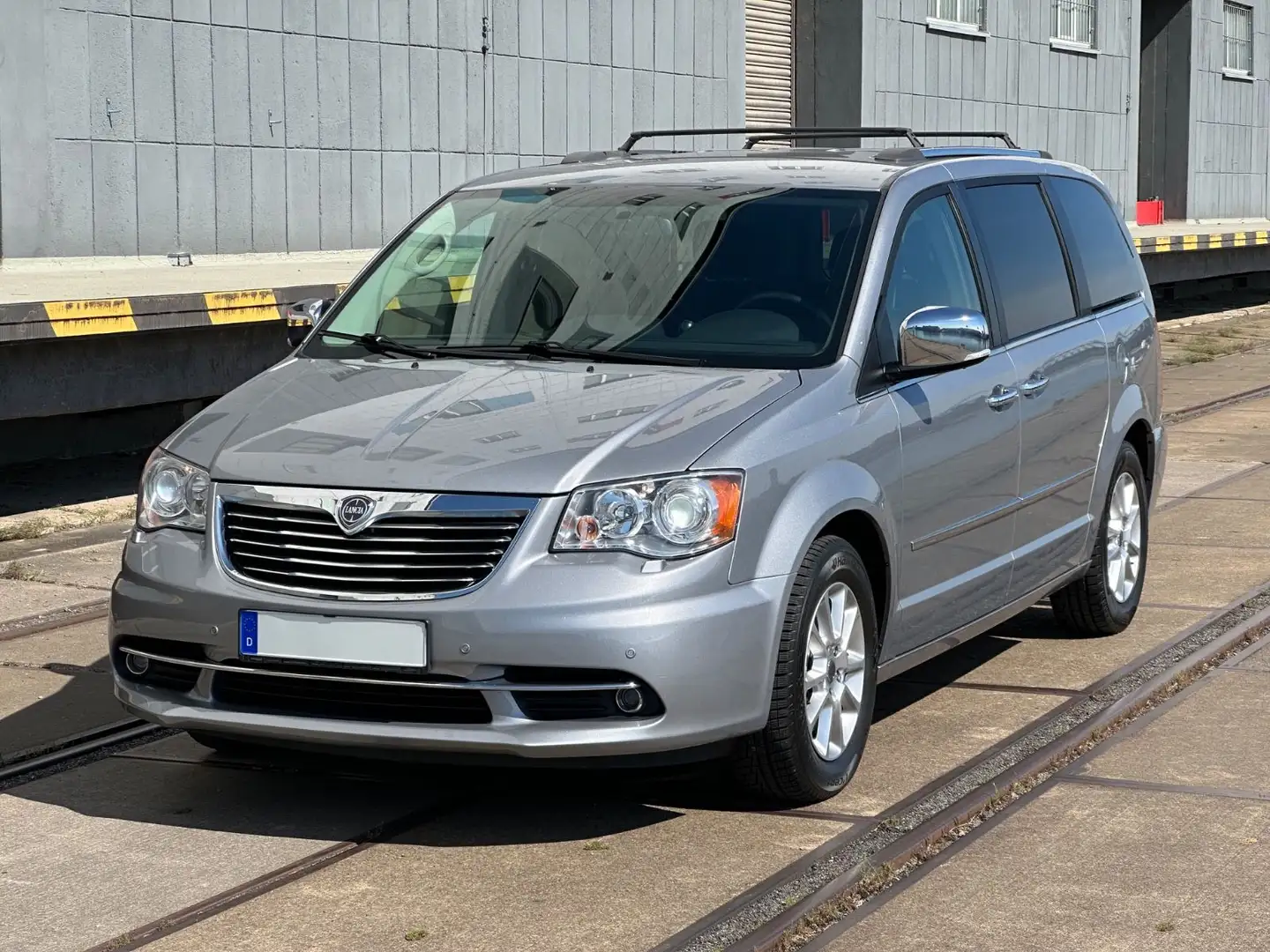 Lancia Voyager 3 Jahre Garantie **Platinum** Argento - 2