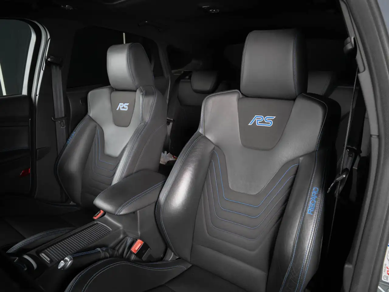 FORD FOCUS RS 2.3 349ch ECOBOOST - AWD - SYNC3 - VOLANT CUIR - TOIT Ouvrant - Camera de recul