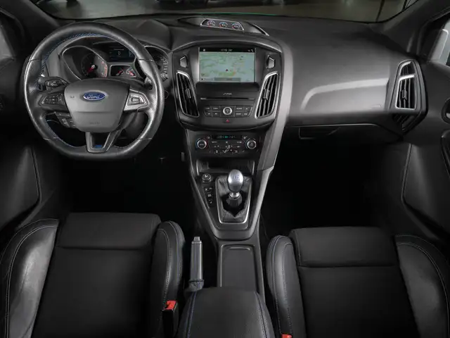 Ford Focus view 15