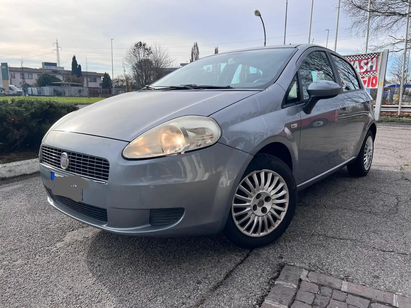 Fiat Grande Punto 5p 1.2 Active c/esp s/clima 65cv - 1