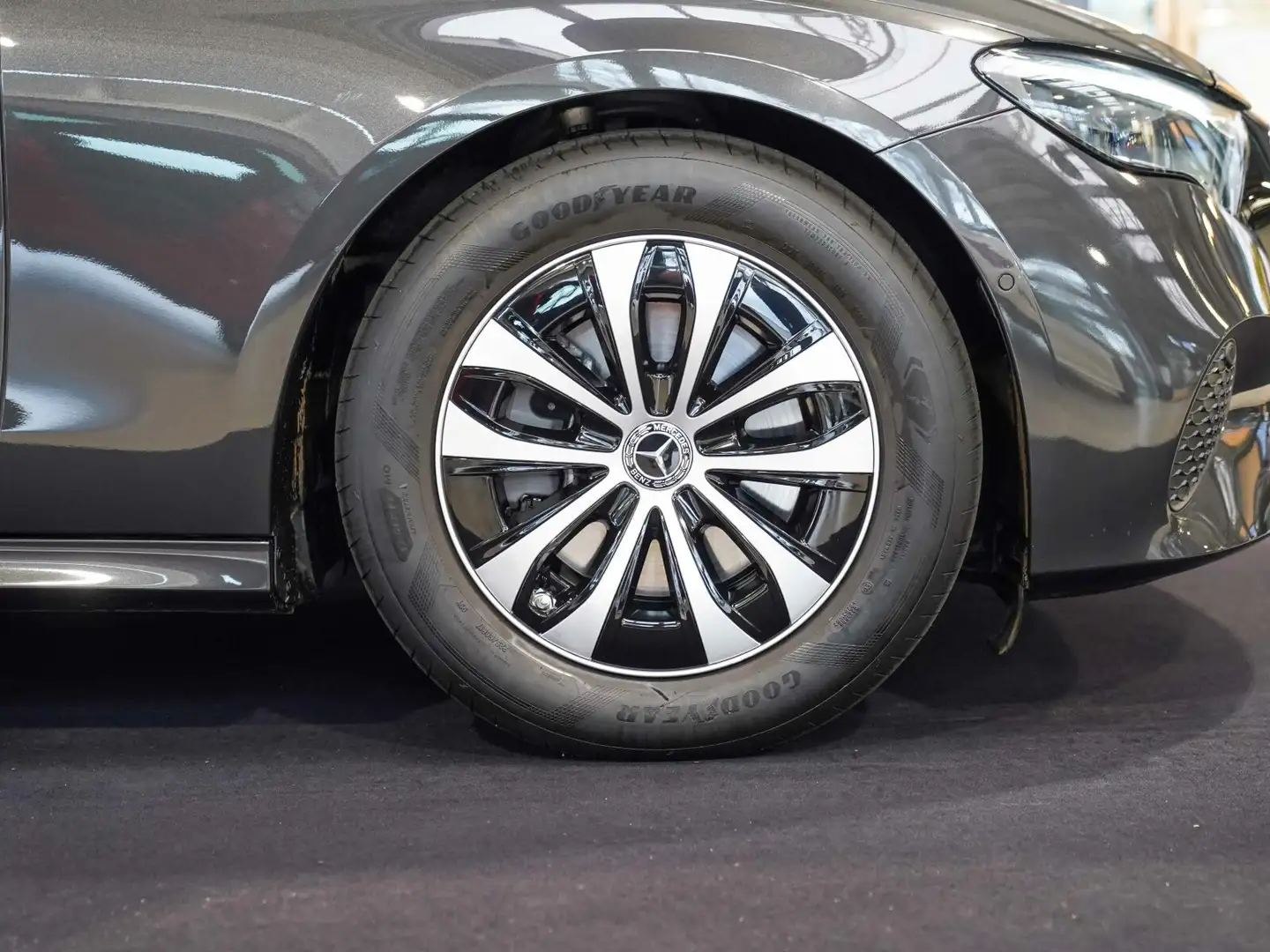 Mercedes-Benz E 220 E 220 d AVANTGARDE DISTRONIC Kamera Spur Totwink siva - 2