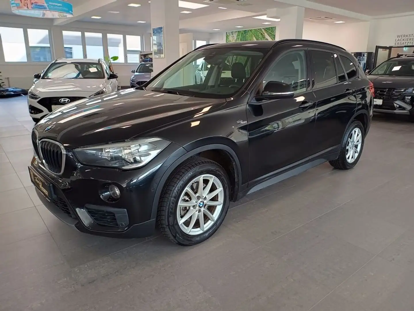 BMW X1 sDrive18d *Navi*Klima* Schwarz - 2