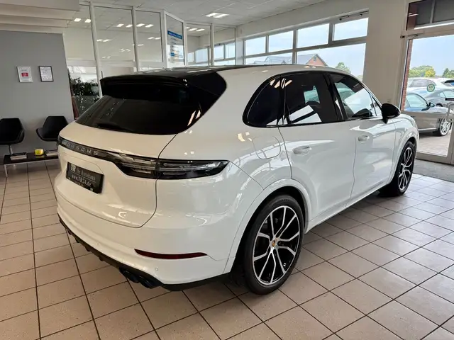 Porsche Cayenne view 5