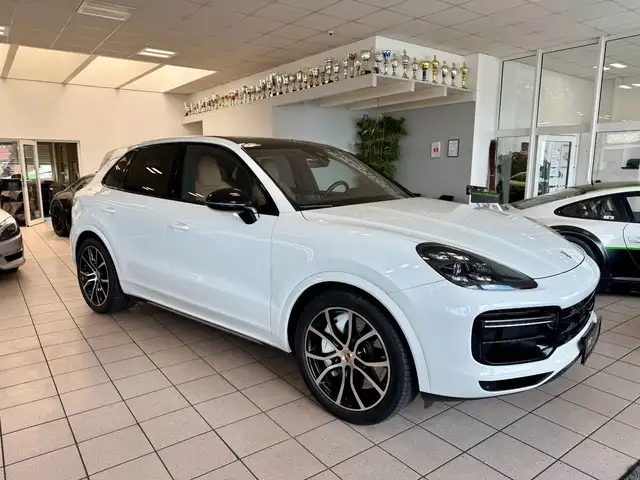 Porsche Cayenne main image