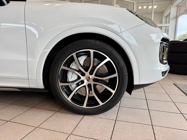 Porsche Cayenne view 6