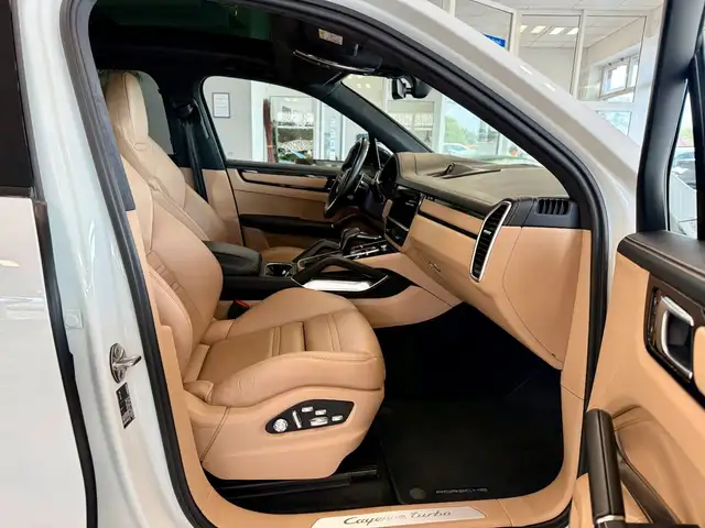 Porsche Cayenne view 15
