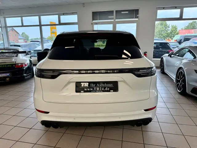 Porsche Cayenne view 4