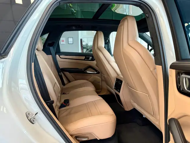 Porsche Cayenne view 14
