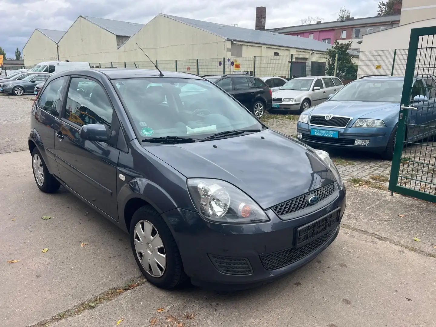 Ford Fiesta Style Grau - 1