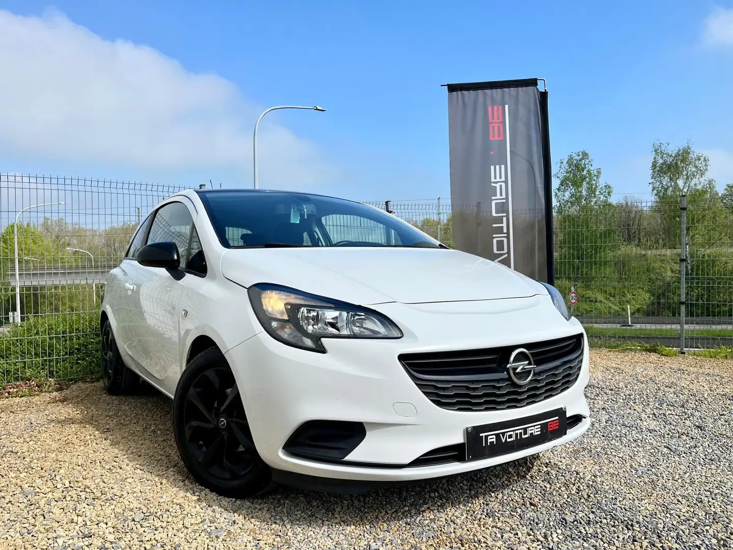 Opel Corsa 1.4i Black Edition BOITE-AUTO/NAV/CARPLAY/CLIM/PDC Wit - 1